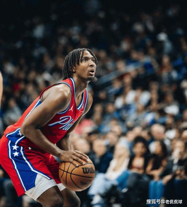 76人三分球手持续高效得分帮助球队胜利 76人三分球手持续高效得分帮助球队胜利