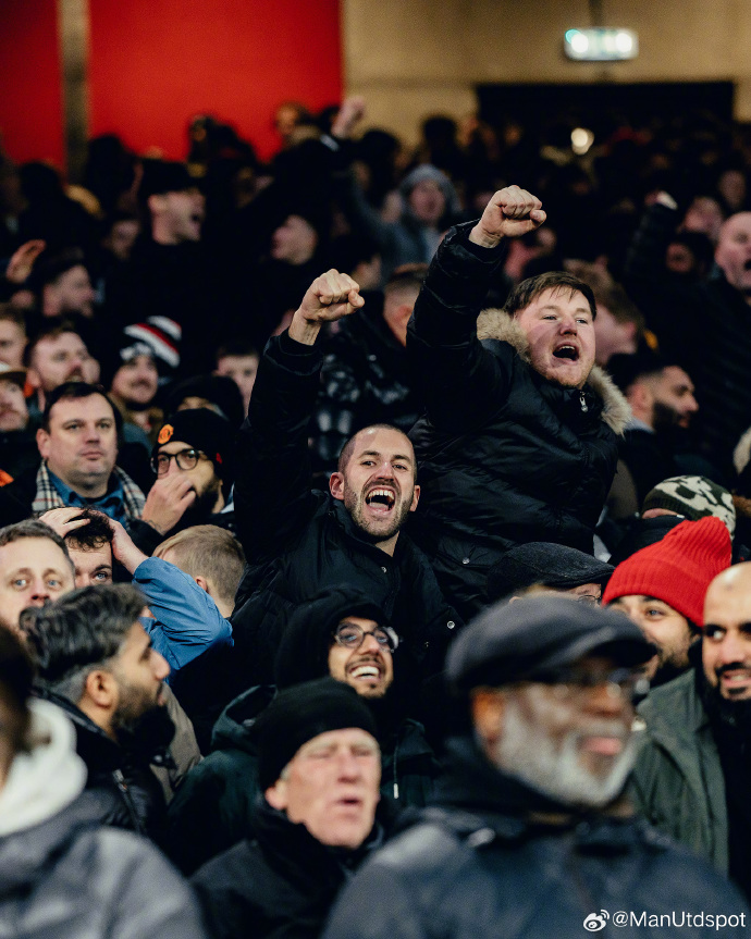 雷速直播-曼联逆袭成功,晋级淘汰赛阶段
