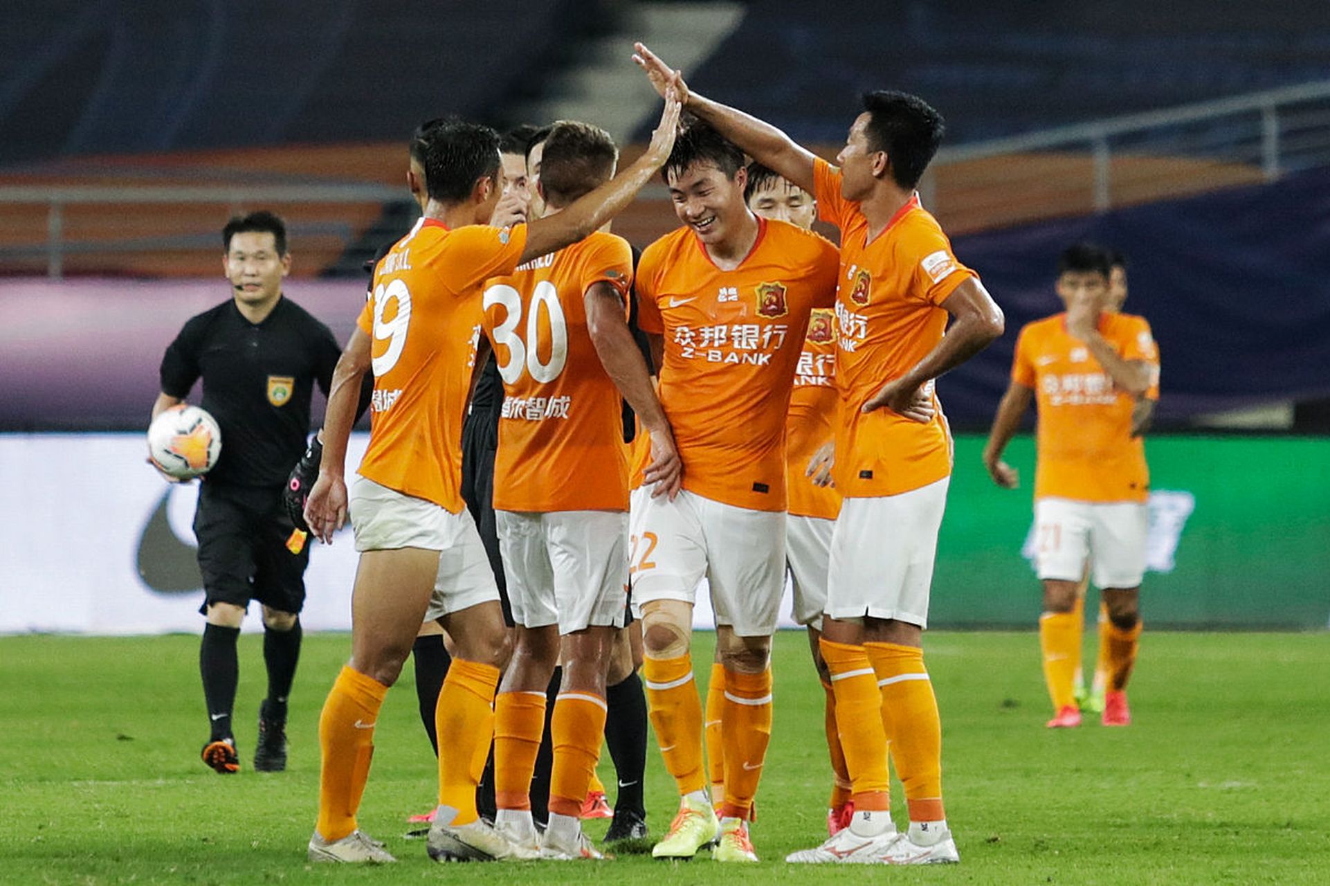 武汉卓尔主场大胜,掀起反击风暴 武汉卓尔主场大胜,掀起反击风暴