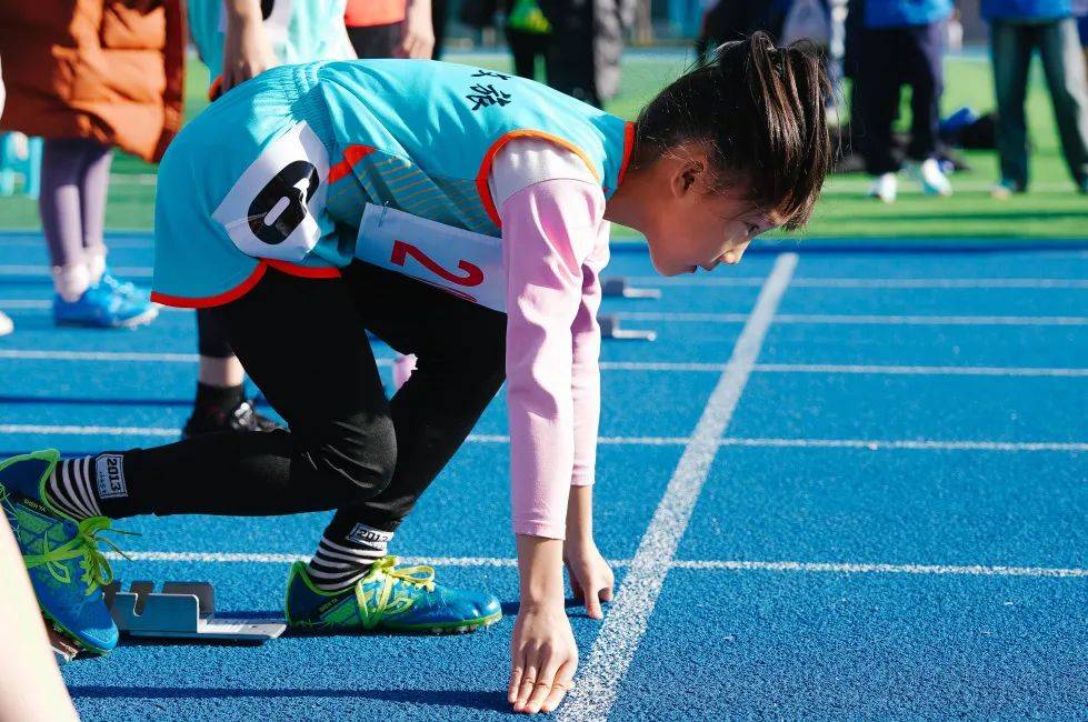 运动员们展现出色表现,引人侧目 运动员们展现出色表现,引人侧目