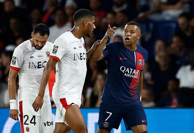 场上惨败现,巴黎圣日耳曼只能临时脱险 场上惨败现,巴黎圣日耳曼只能临时脱险