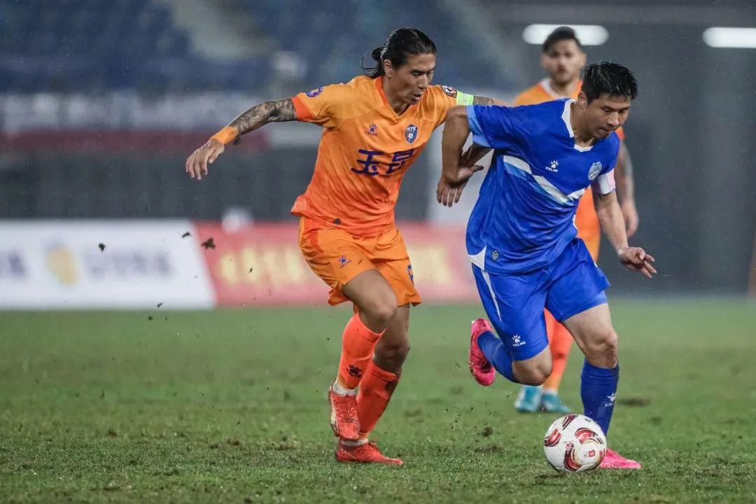 本土球员表现抢眼,助球队一鼓作气逆转胜出 本土球员表现抢眼,助球队一鼓作气逆转胜出