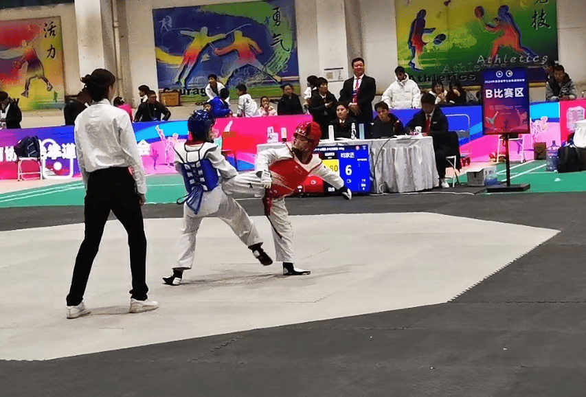 雷速官网下载-喜报频传:女足队员连战连胜,冲刺冠军的路上