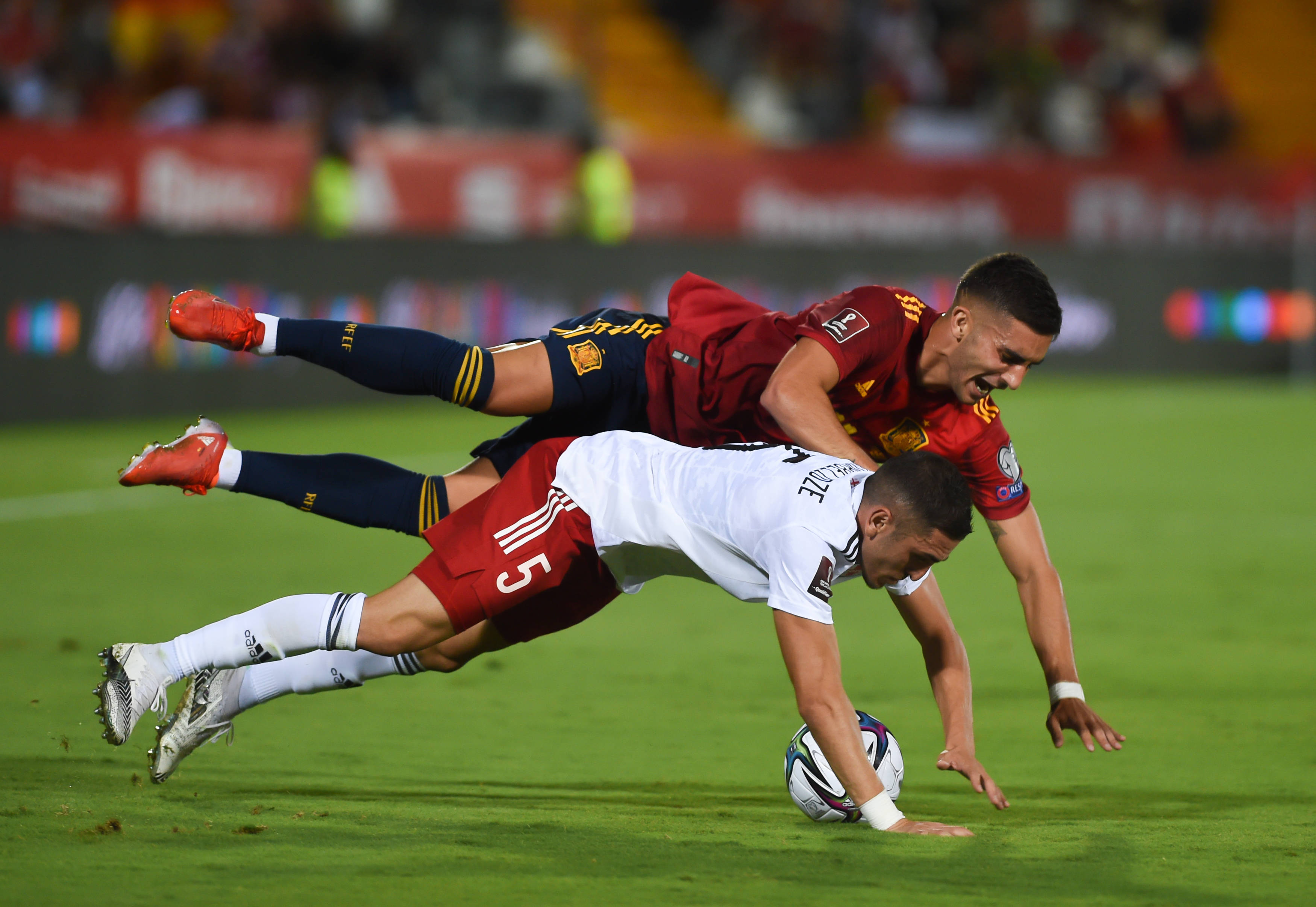 花式过招!欧预赛比赛技艺拔群 花式过招!欧预赛比赛技艺拔群