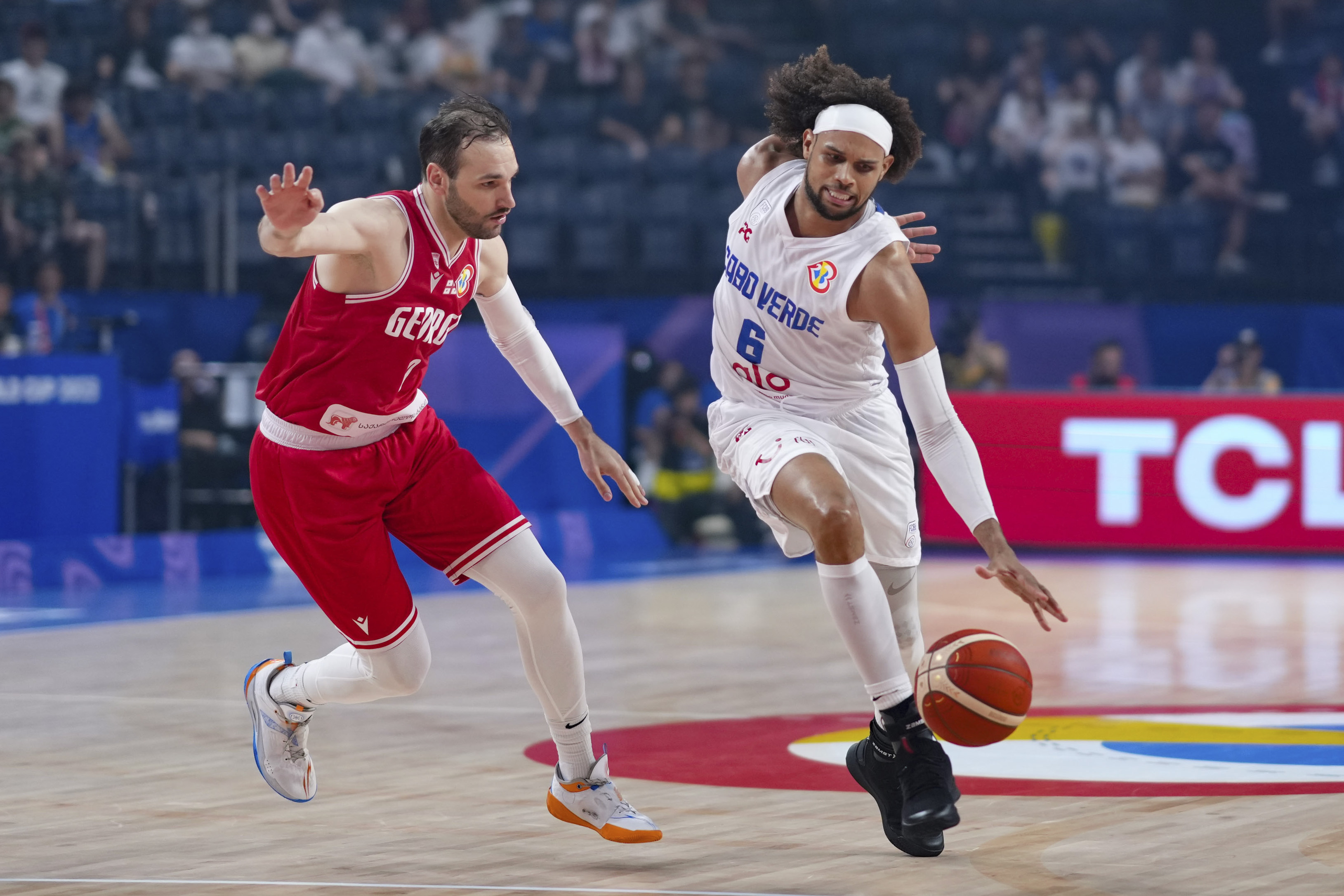 雷速官网-史诗级篮球对决:誉满全球!