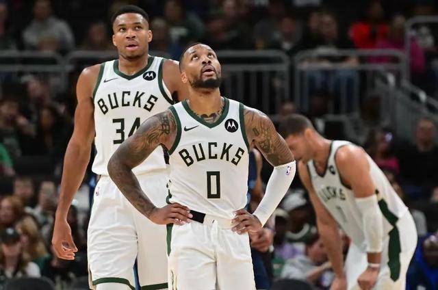 雄鹿控卫组织进攻精准,推动球队轻松获胜 雄鹿控卫组织进攻精准,推动球队轻松获胜