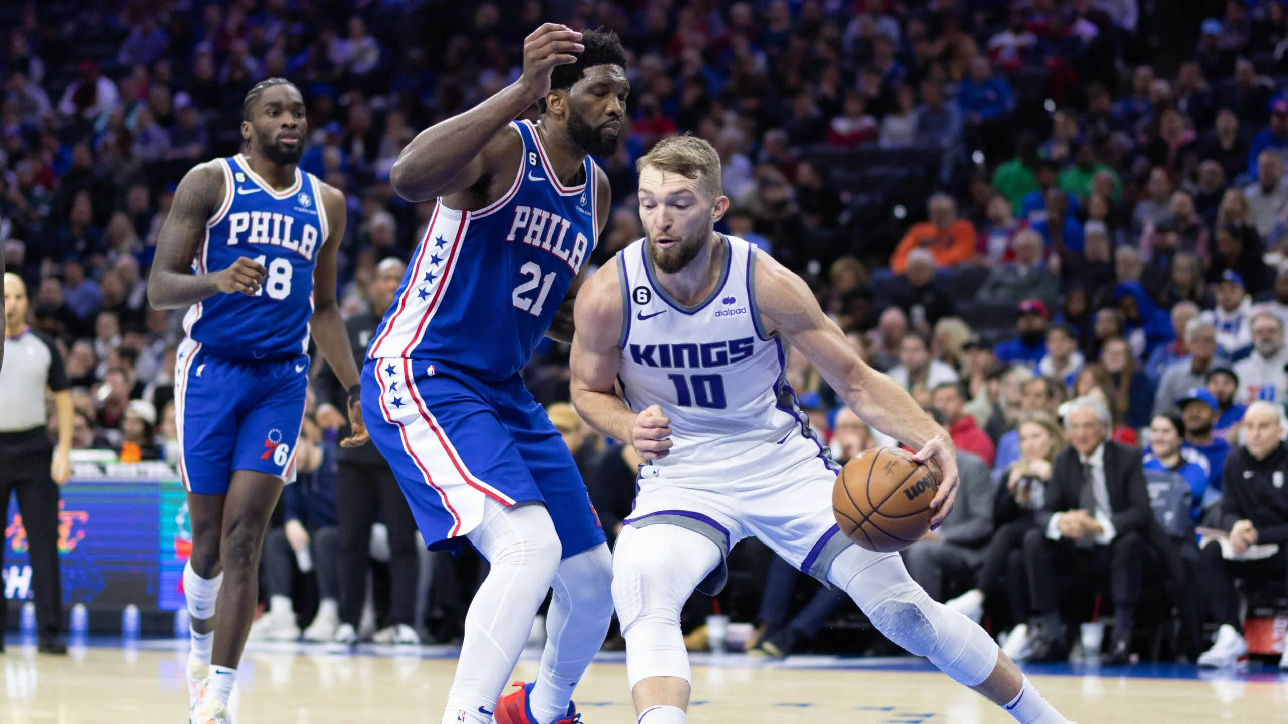 76人队球员哈里斯因伤住院治疗,事态严重 76人队球员哈里斯因伤住院治疗,事态严重