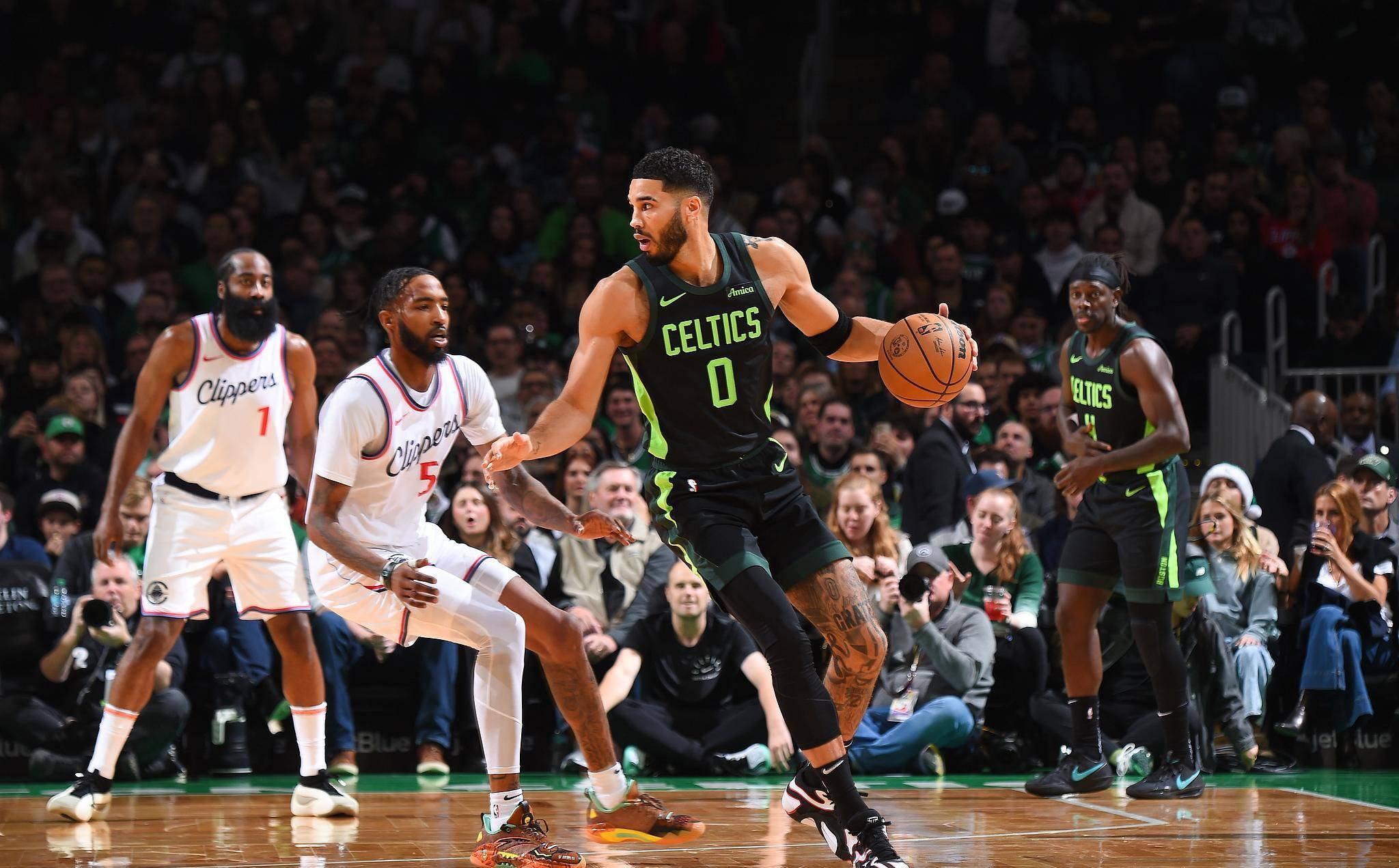 雷速官网-快船遭遇两连败,哈达威劳累状态暴跌