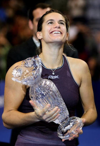 雷速官网-加拿大女足稳步前行,争夺冠军奖杯