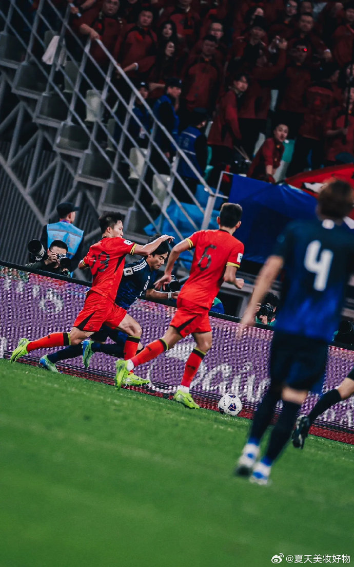 赛场对决再掀热潮,球队实力悬殊 赛场对决再掀热潮,球队实力悬殊