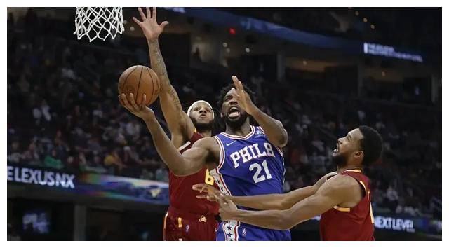 雄鹿惨遭篮网逆转,遭遇季后赛出局 雄鹿惨遭篮网逆转,遭遇季后赛出局