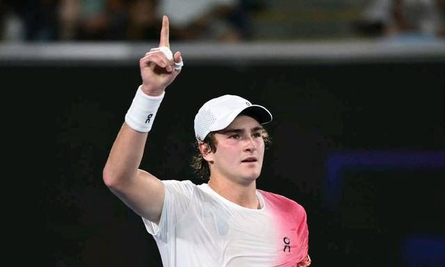 年轻球员崭露头角,一战成名! 年轻球员崭露头角,一战成名!