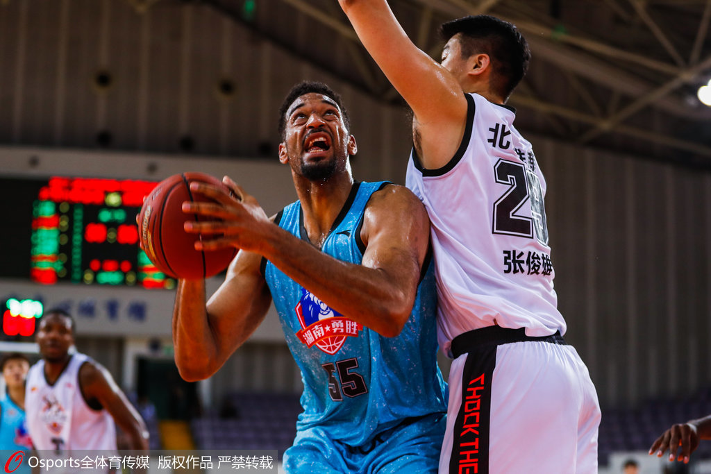 精彩瞬间:湖南队主场大胜吸引观众眼球 精彩瞬间:湖南队主场大胜吸引观众眼球