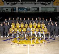 雷速直播-湖人队全队齐心协力,坚守胜利之地