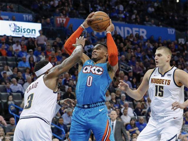 雷速官网下载-篮球联赛战局白热化,球队实力逐渐暴露