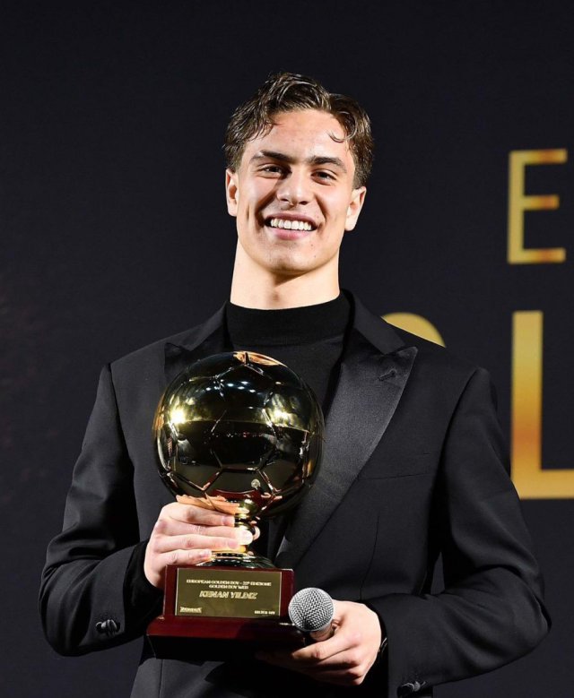 佛罗伦萨球员荣膺最佳球员,实力无疑 佛罗伦萨球员荣膺最佳球员,实力无疑