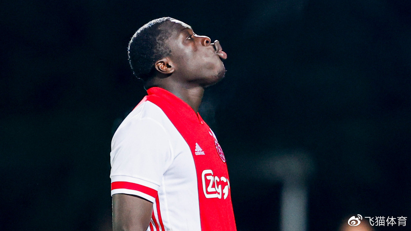 阿贾克斯狂胜,轻松晋级下一轮 阿贾克斯狂胜,轻松晋级下一轮