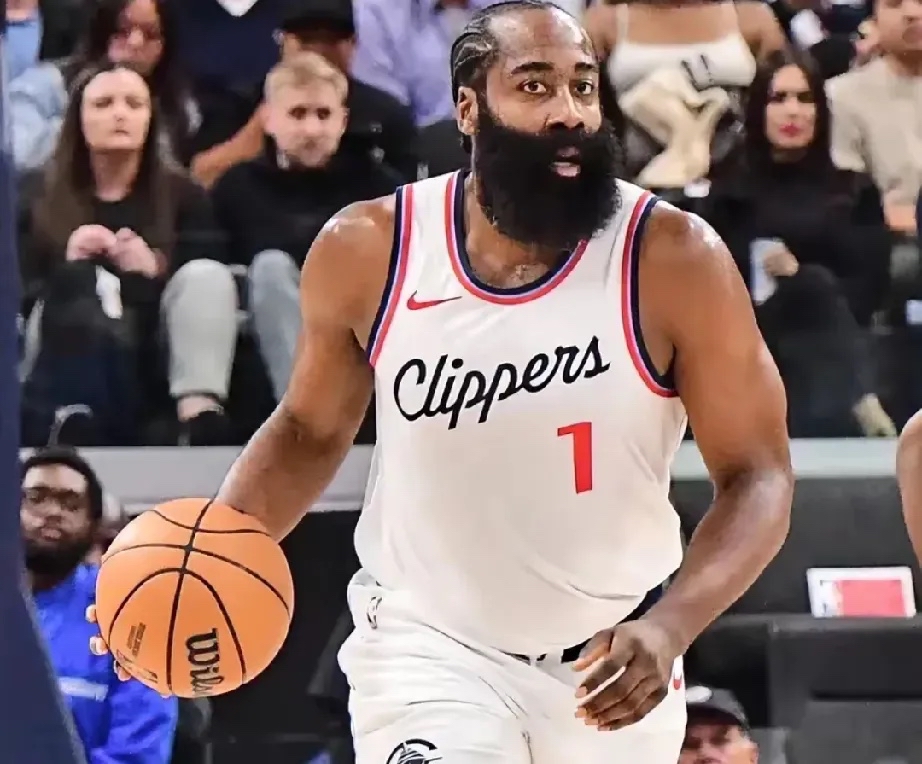 卢卡东尼奇稳固得分,领导球队赢得比赛 卢卡东尼奇稳固得分,领导球队赢得比赛