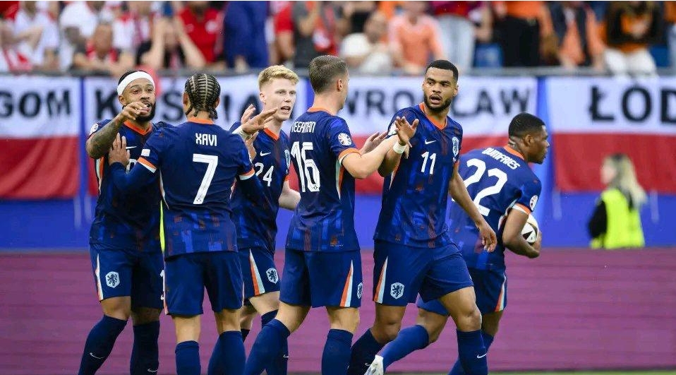 荷兰队与波兰队展开紧张对决! 荷兰队与波兰队展开紧张对决!