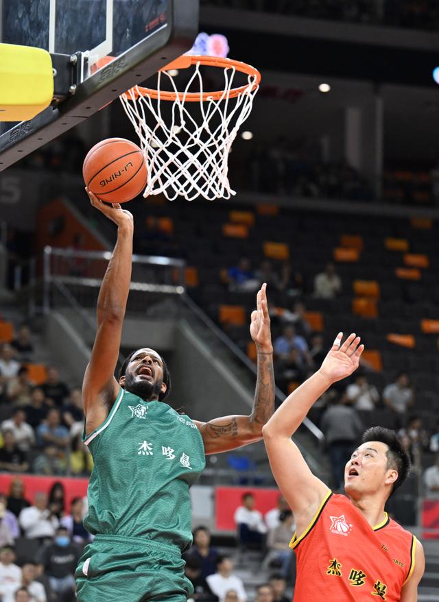 广东队凭借防守稳定晋级总决赛 广东队凭借防守稳定晋级总决赛