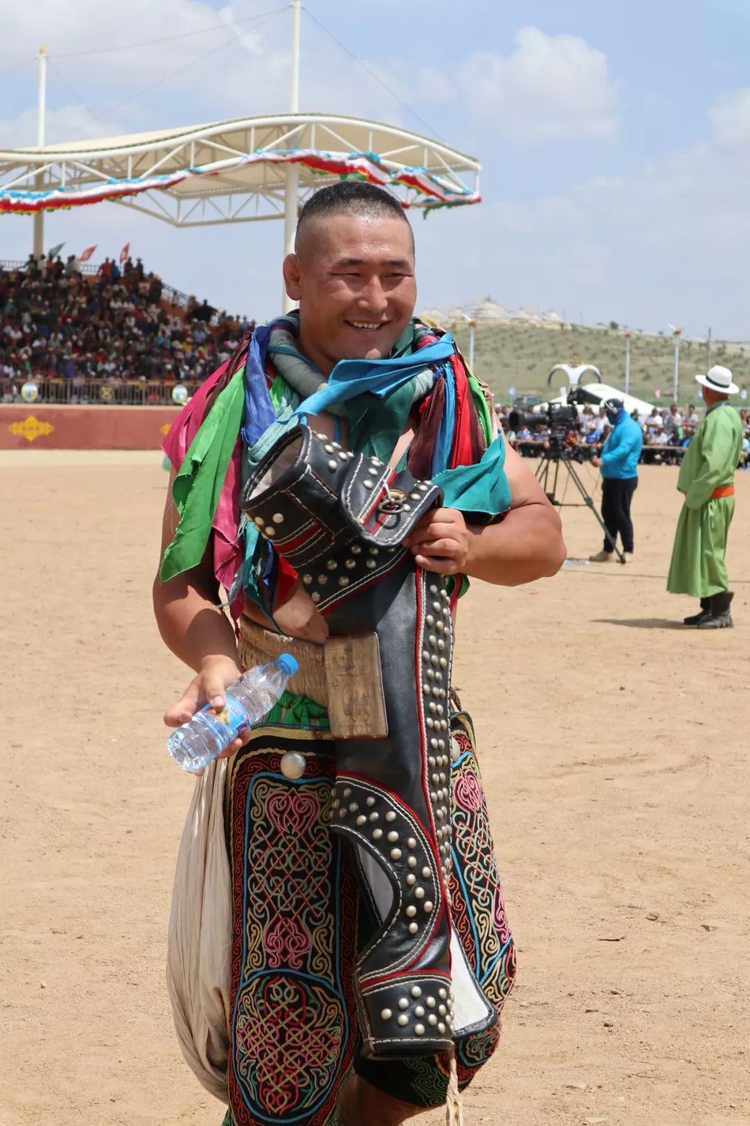 蒙古摔跤选手逆袭成功,夺得铜牌 蒙古摔跤选手逆袭成功,夺得铜牌