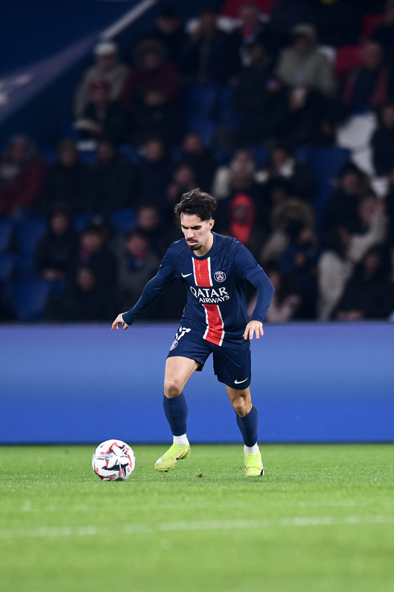 雷速-里尔主场大胜圣埃蒂安，继续稳坐榜首