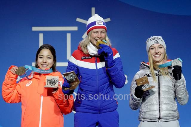 挪威代表连续前进,登上颁奖台 挪威代表连续前进,登上颁奖台