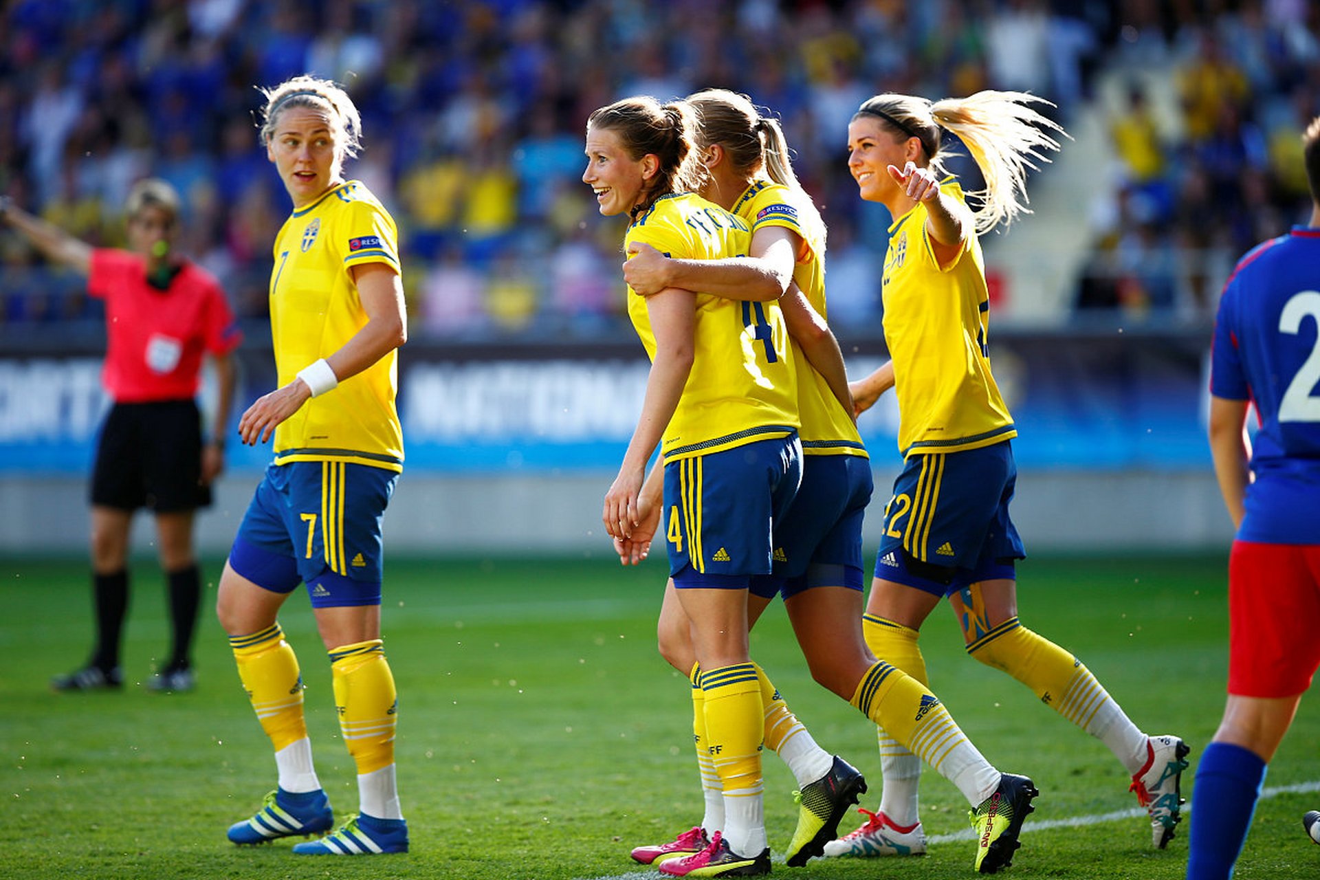 雷速直播-乌克兰队憾负对手,无缘欧洲杯半决赛