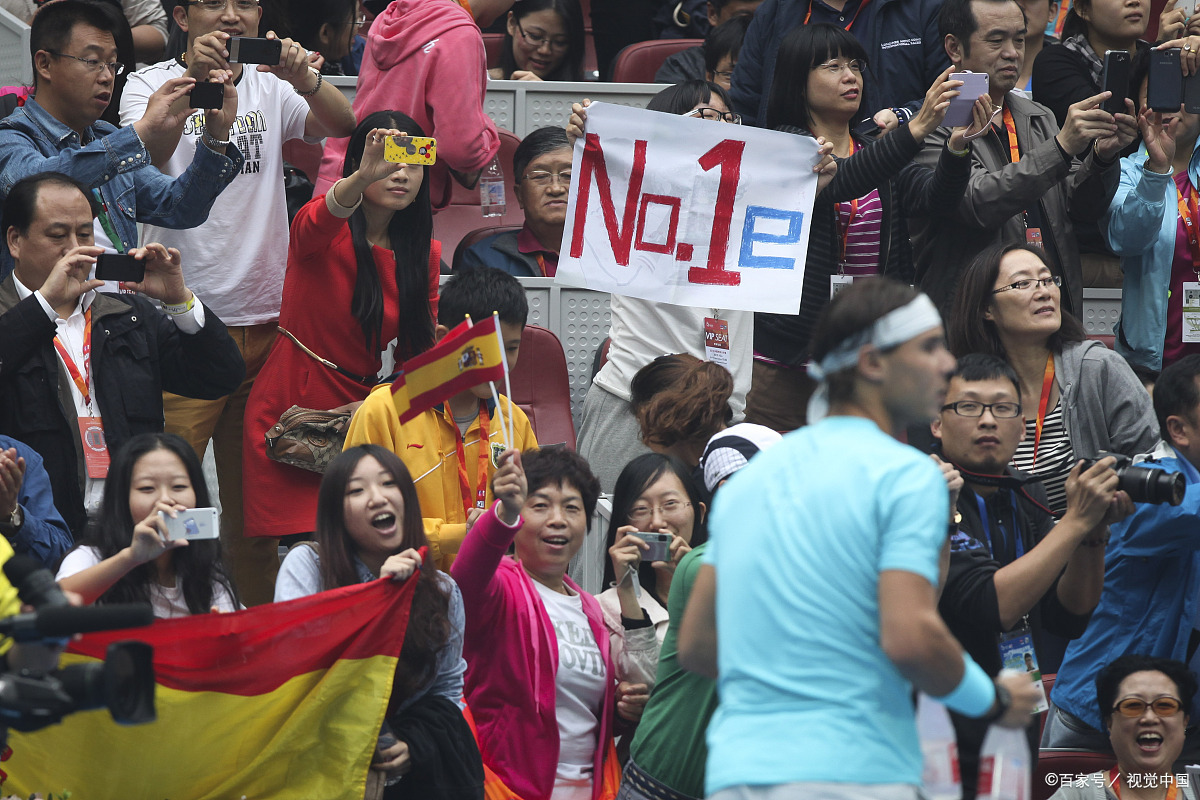 观赛热情高涨,球迷支持满满 观赛热情高涨,球迷支持满满