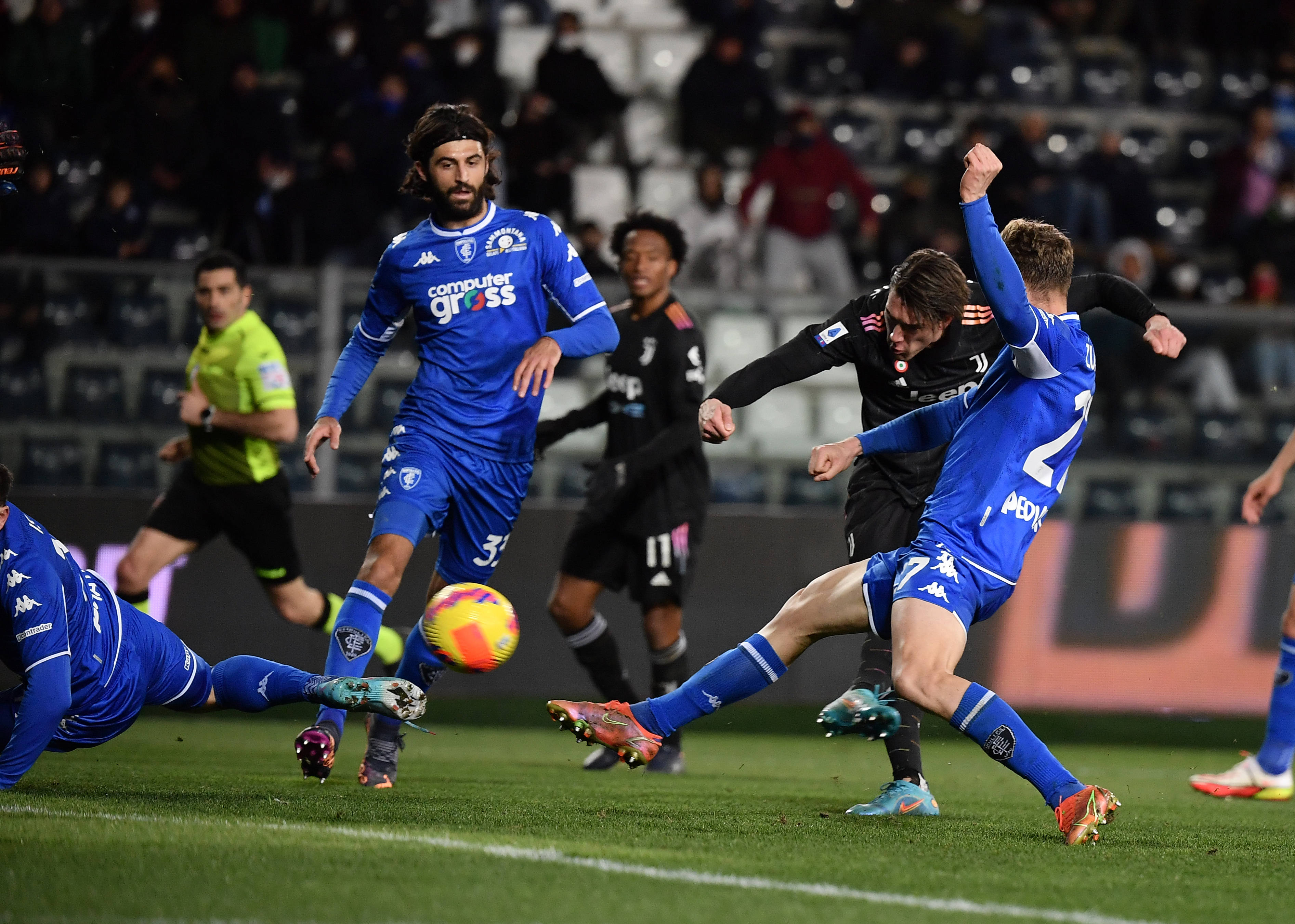 雷速官网-莱斯特城锋线火力强劲稳步前行