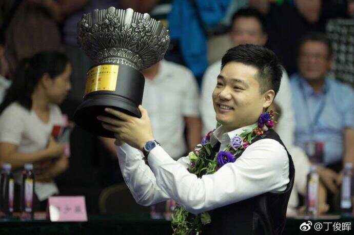 爱尔兰拳击手以技压群雄夺得冠军头衔 爱尔兰拳击手以技压群雄夺得冠军头衔