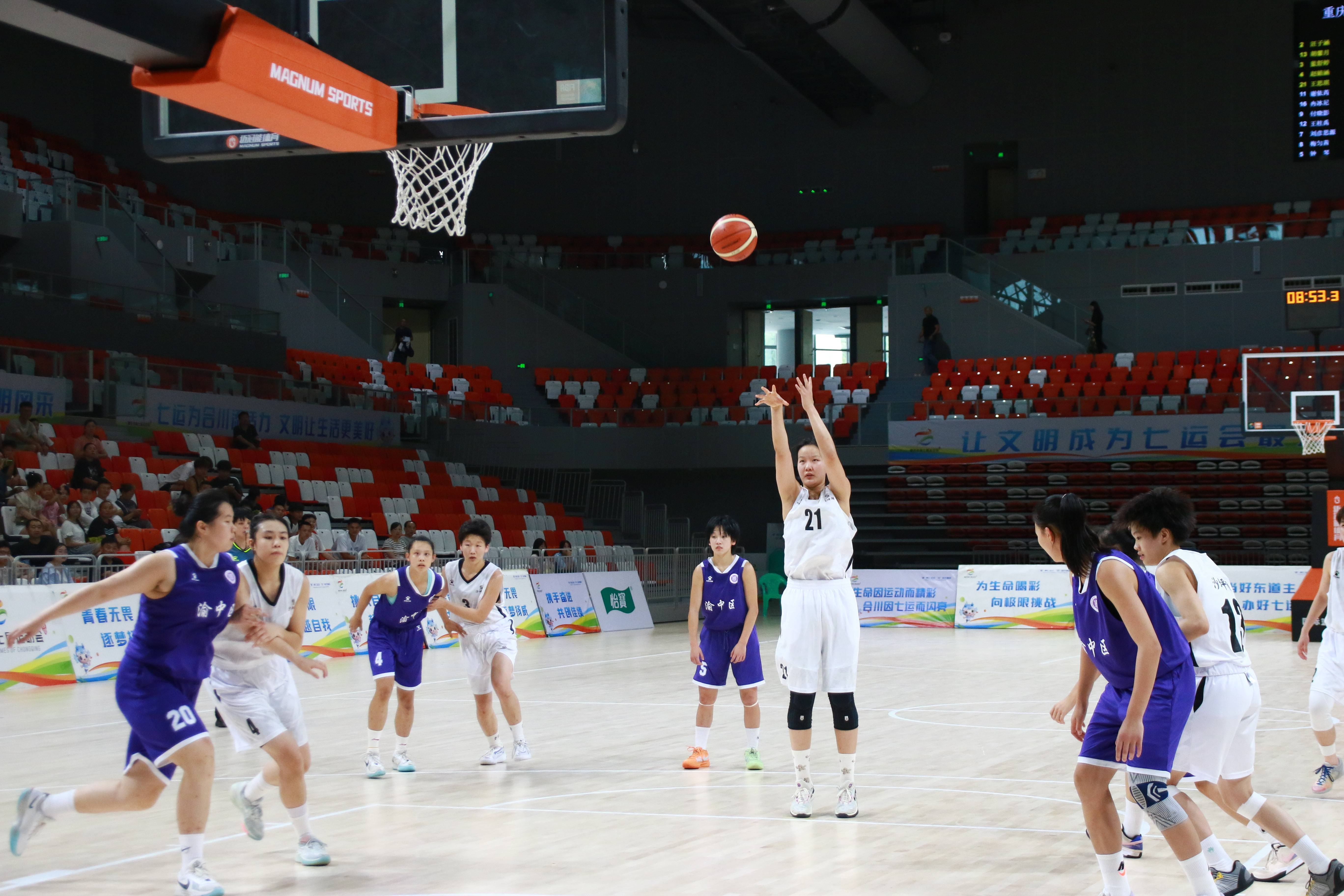 雷速直播-篮球赛场上绽放精彩,球员技术精湛