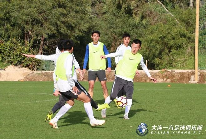 雷速直播-战术变化频繁，团队默契需打磨