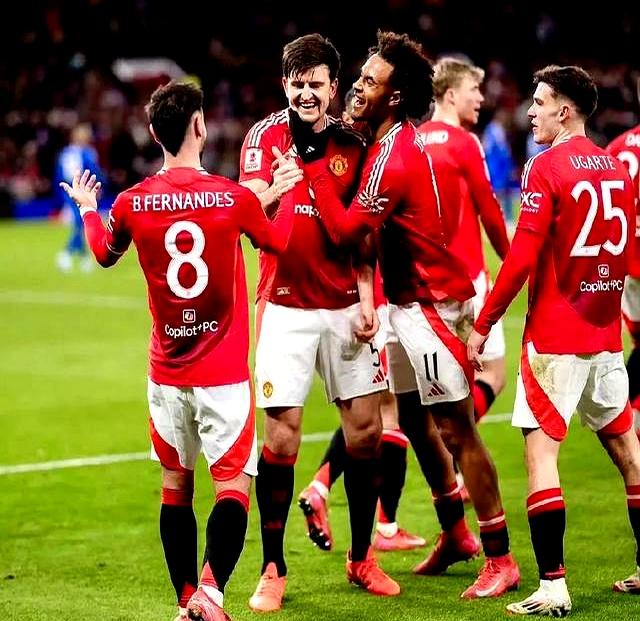 雷速官网-精彩瞬间！球场上的对抗激起无尽心潮