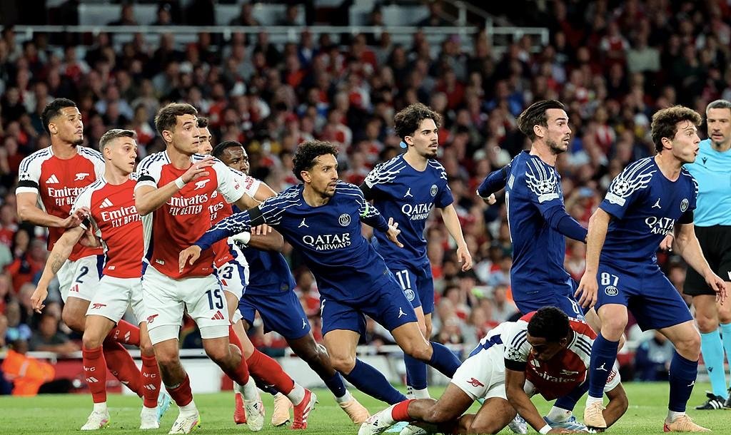 雷速官网下载-阿贾克斯客场战平巴黎圣日耳曼，不败旅程